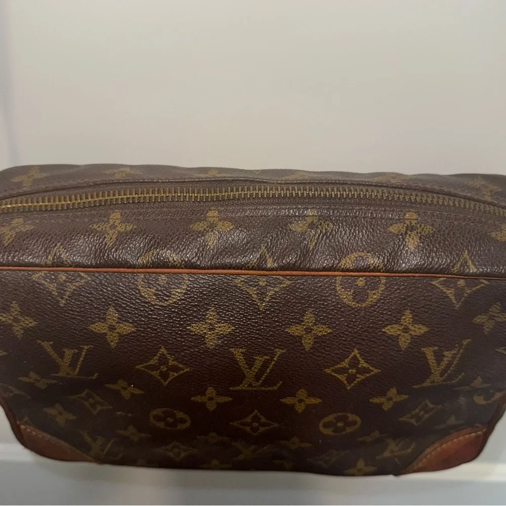 AUTHENTIC Louis Vuitton Trocadero 27 Crossbody Bag - Picture 12 of 16